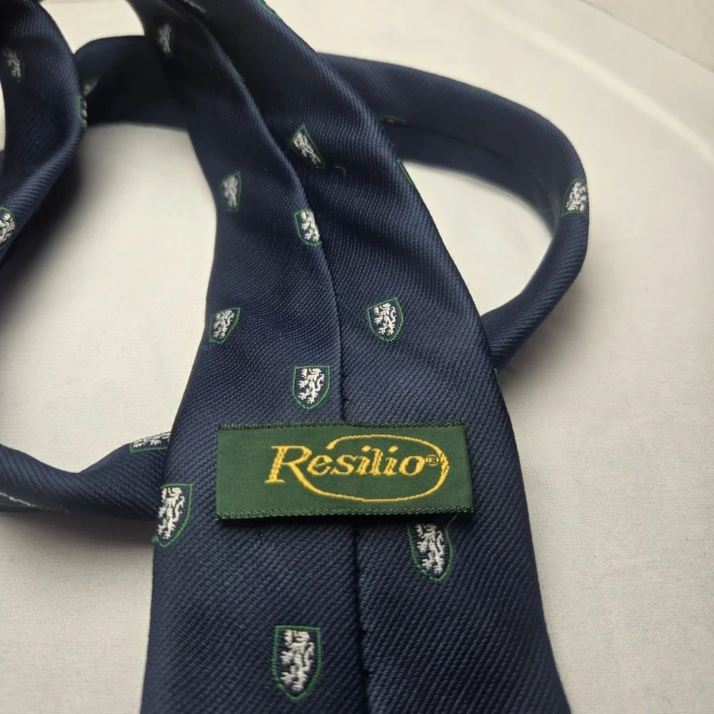 Vintage 80s Resilio Heraldic Lion Crest Navy Tie Handmade Classic Club 56.5 In